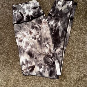 Gym shark women abstract white and brown leggings